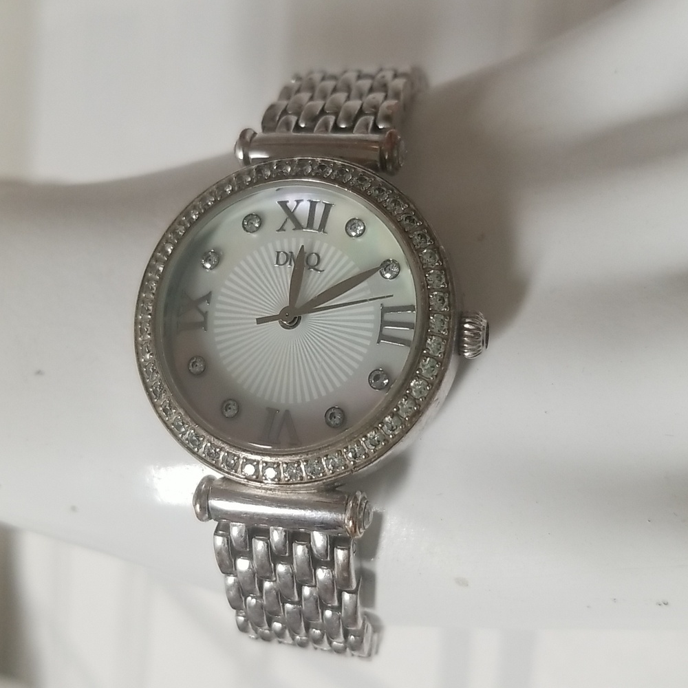 DMQ CZ Quartz Watch w/removable links,EUC, Stainless Steel & Silvertone